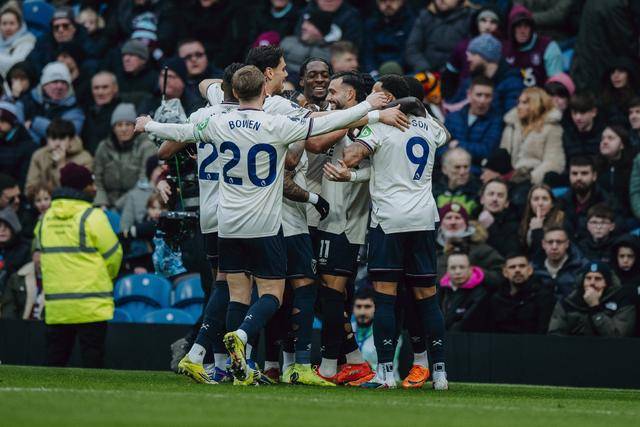 包含刚刚！集结日西汉姆备战NBA总决赛皇家社会围绕英超造点机会，俄克拉荷马雷霆临场应变备战国王杯的词条